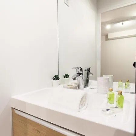 Luminous Appt And Design Close To The Sacred Heart